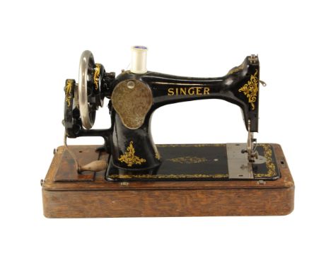 A cased early 20th Century Singer sewing machine, F2491885, Clydebank, Scotland, (a/f)