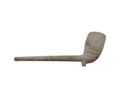 An Inniskilling Fusiliers commemorative clay pipe, 13.5 cm