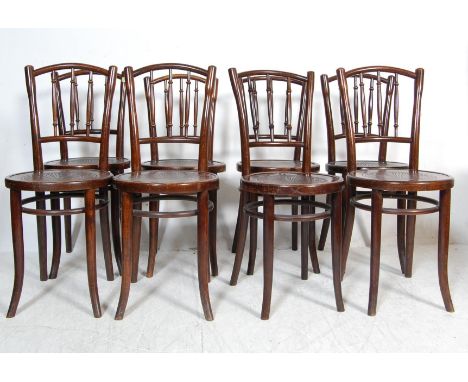 Michael Thonet - A set of eight vintage retro early 20th century circa 1920’s Thonet bentwood cafe / bistro dining chairs. Th