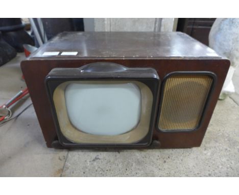 A vintage Invicta Model T102 televsion 