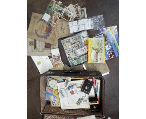 Old suitcase full of cigarette cards, tea cards in albums and loose, to include British birds, the motorcar, dogs, the Territ