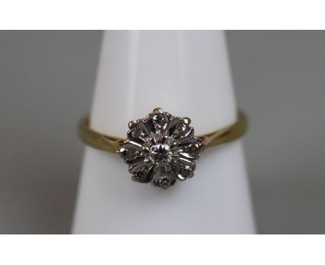 18ct gold diamond cluster ring (size R½) 