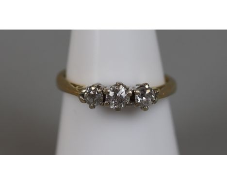 18ct gold 3 stone diamond ring (size N½) 