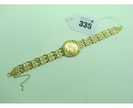 A 9ct Gold Gate Link Style Bracelet, (lacking clasp) loose set to the centre with an Elizabeth II half sovereign, 1982 (overa