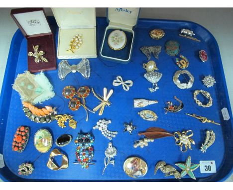 Assorted Costume Brooches, including ceramic, etc :- One Tray 
