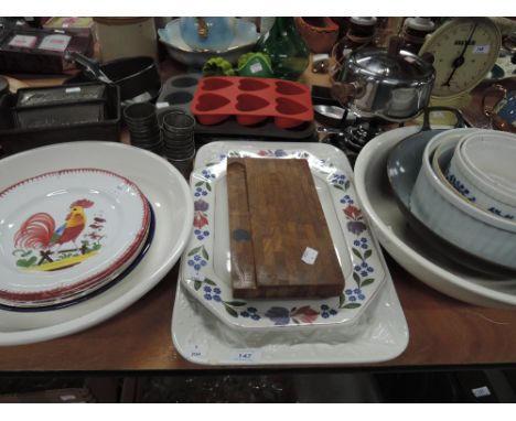 A selection of vintage and later kitchen wares etc