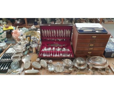 A silver backed part dressing table set together with a silver tea strainer and base and assorted electroplated wares includi