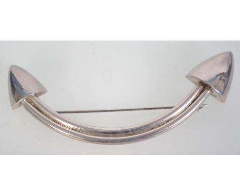 A large silver contemporry brooch with arrow finials. Measures 3.5inches. Weight 16.9g. Tests silver.
