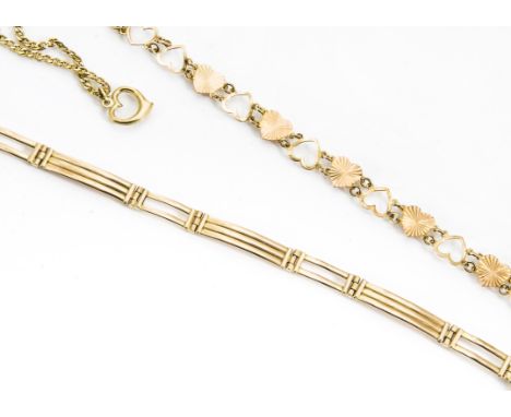 Three 9ct gold bracelets, including a harp linked example, baton and curb link, 14g 