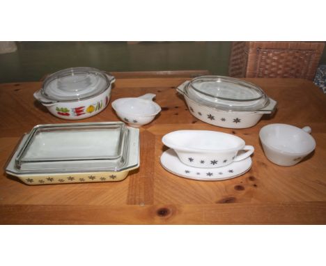 A collection of vintage Pyrex glass kitchen ware