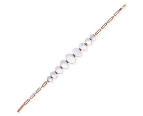 AN ANTIQUE MOONSTONE BRACELET in yellow gold, comprising a row of nine graduated oval cabochon moonstones within a gate link 
