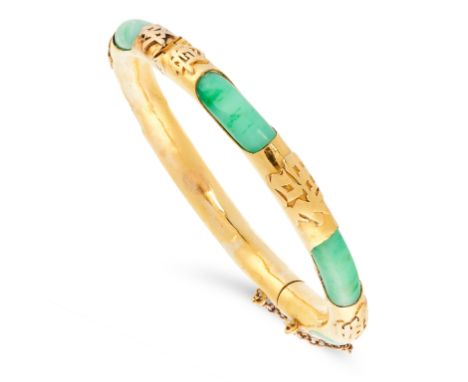 AN ANTIQUE CHINESE JADEITE JADE BANGLE in high carat yellow gold, the body set with six polished pieces of jadeite accented b