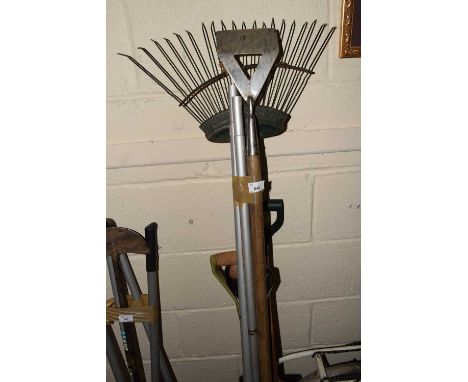 Quantity of assorted garden tools