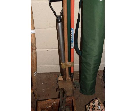 Quantity of garden tools