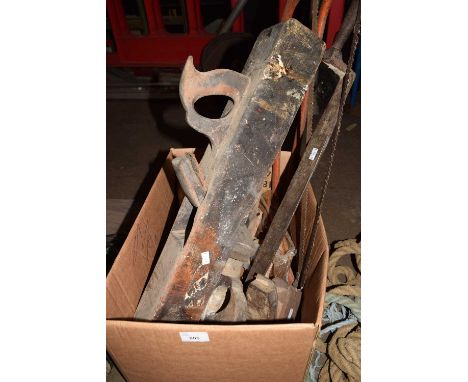 Quantity of assorted woodworking hand tools