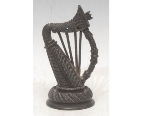 An Irish bog oak model, of a Celtic harp, 13.5cm high, 19thg/early 20th century