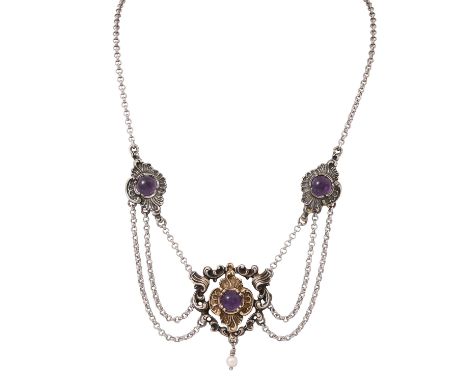 Romantisches Trachtencollier mit  3 Amethystcabochon, ca. 7,5 mm, in der Mitte 3-reihig, Akoya Zuchtp., ca. 4 mm, Silber teil