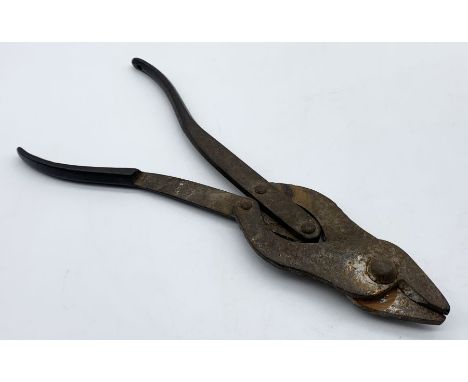A pair of WW1 wire cutters with broad arrow mark