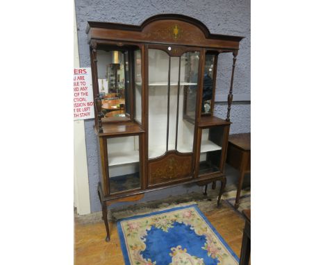 AN EDWARDIAN MAHOGANY AND SATINWOOD INLAID DISPLAY CABINET, moulded arched pediment above the frieze painted with a classical