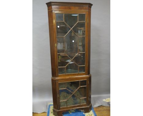 A GEORGIAN MAHOGANY MARQUETRY INLAID CORNER CABINET, the moulded cornice with dentil frieze above an astragal glazed door the