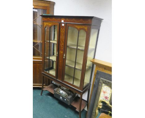 A GOOD EDWARDIAN MAHOGANY SATINWOOD INLAID CHINA DISPLAY CABINET with glazed doors raised on splayed legs joined by shaped un