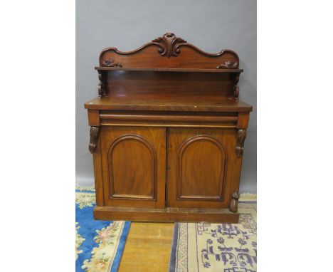 A VICTORIAN MAHOGANY CHIFFONIER, the rectangular raised back with scrolled frame and outset shelf above the base with a singl