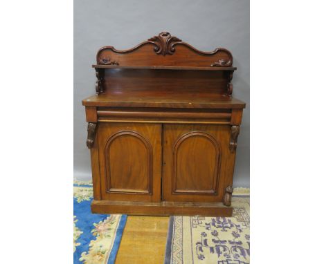 A VICTORIAN MAHOGANY CHIFFONIER, the rectangular raised back with scrolled frame and outset shelf above the base with a singl