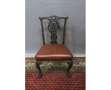 A FINE 19th CENTURY CHIPPENDALE STYLE MAHOGANY SIDE CHAIR, with pierced vertical splat and scrolled top rail above a hide uph