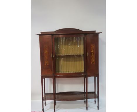 AN EDWARDIAN MAHOGANY INLAID DISPLAY CABINET, the raised back above the breakfront bowed top with a single glazed cupboard do