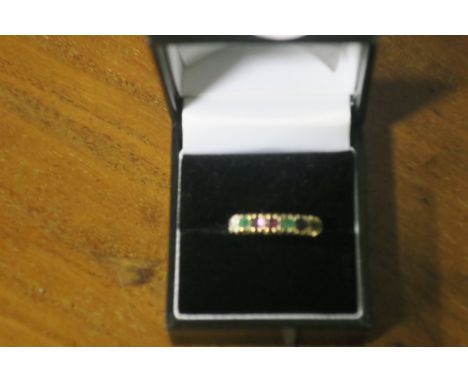 A LADIES GOLD RING, set with coloured gem stones.