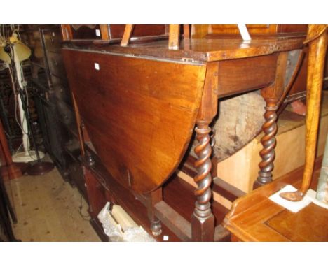 Late 17th / early 18th Century walnut oval gate leg dining table on turned supports