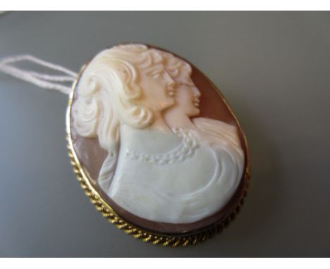 Oval 9ct gold mounted shell carved cameo portrait brooch with rope edge border