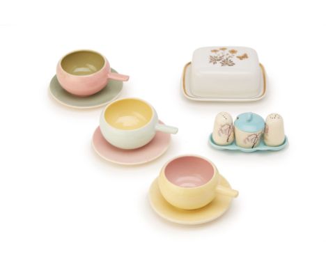 A MARTIN BOYD TEASET
A Martin Boyd teaset to include three teacups and three saucers in varying colours
13.5cm x 6cm
Conditio