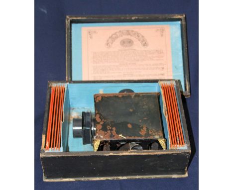 A German tinplate magic lantern slide projector, cased