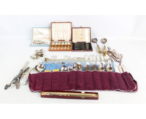 A quantity of electroplated items to include boxed pastry forks, teaspoons, and a pair of salad servers with Imari decorated 