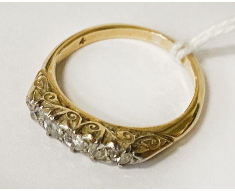18CT GOLD FIVE STONE DIAMOND RING - SIZE K/L