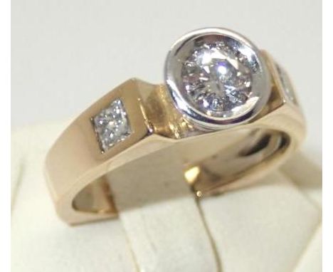 18ct gold and diamond .5cts solitaire ring with princess cut diamond set shoulders, size M/N 6.5g
P&amp;P group 1 (£16 for th