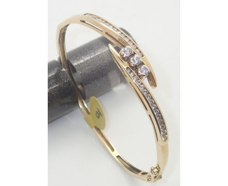 Ladies 9ct yellow gold high grade diamond set bangle 1.00cts total, 14.0g
P&amp;P group 1 (£16 for the first item and £1.50 f