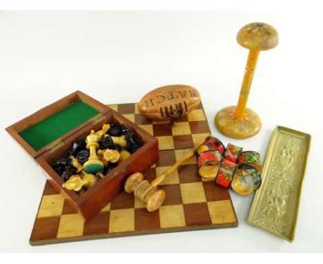 ASSORTED TREEN including six tartan ware napkin rings, 'Staunton' pattern boxwood chess set, folding chess board, wig stand, 
