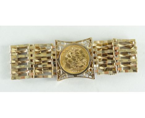 9CT GOLD SEVEN BAR GATE BRACELET SET WITH 1968 GOLD SOVEREIGN having 9ct gold heart shaped padlock, 25.4gms