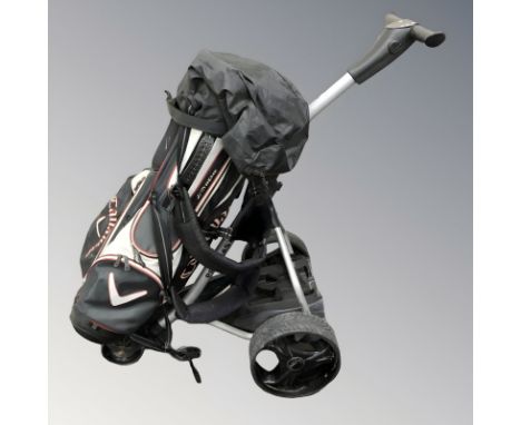 A Pro Master electric golf caddy with Callaway golf club bag.