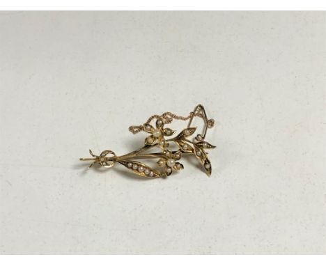 A 15ct gold seed pearl brooch