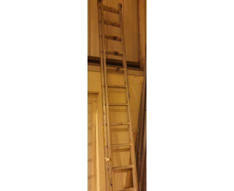 Aluminium double extension ladder 