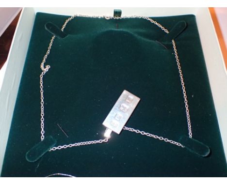 Hallmarked silver ingot L: 3.5 cm and a 925 silver necklace chain L: 26 cm