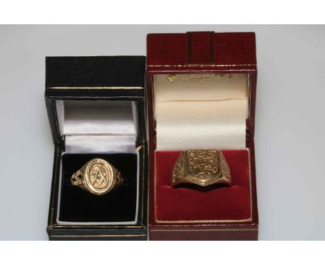 Gents 9 carat gold shield design ring, size Z and 9 carat Masonic ring, size U, both boxed.