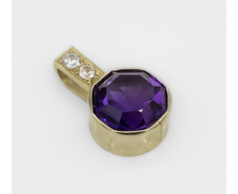 14 kt Gold Amethyst-Anhänger,   GG 585/000, rundfacett. Amethyst, Öse mit 2 Strasssteinen,ca. 4.9 g14 kt gold amethyst-pendan