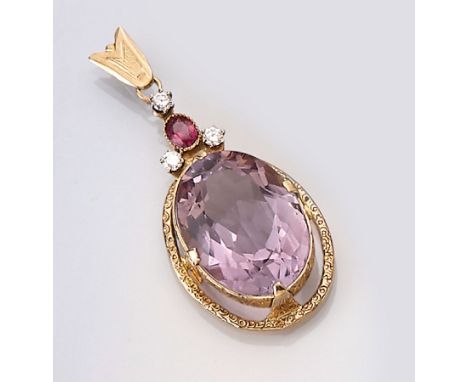 14 kt Gold Amethyst-Anhänger, GG 585/000,   ovalfacett. Amethyst ca. 8.50 ct, oval facett. Granat ca. 0.30 ct, 3 Brillanten z