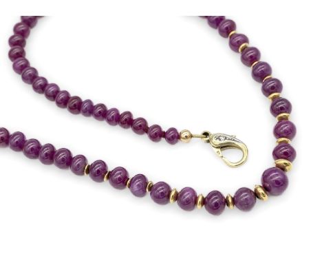 14 kt Gold Rubin-Diamant-Collier,   Schließe und Zwischenrondelle GG 585/000, Karabinerschließe mit 2 8/8-Diamanten, unrunde 