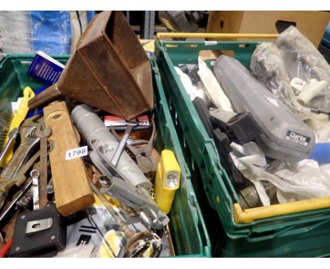 Quantity of mixed tools including a Breaker Bar/ torque wrench. Not available for in-house P&amp;P 