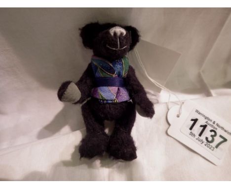 Deans Bear, Apple Pip Bear Deerman Winslap, limited edition 12/100, in excellent condition, H: 10 cm. P&amp;P Group 1 (£14+VA